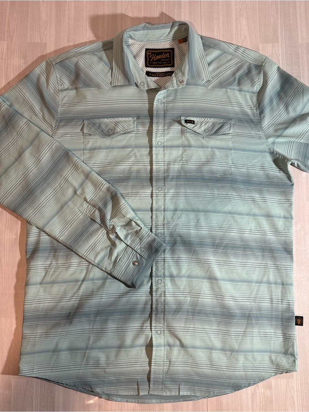 Howler Bros H Bar B Tech Shirt Men’s Size Large Blue Plaid Long Sleeve